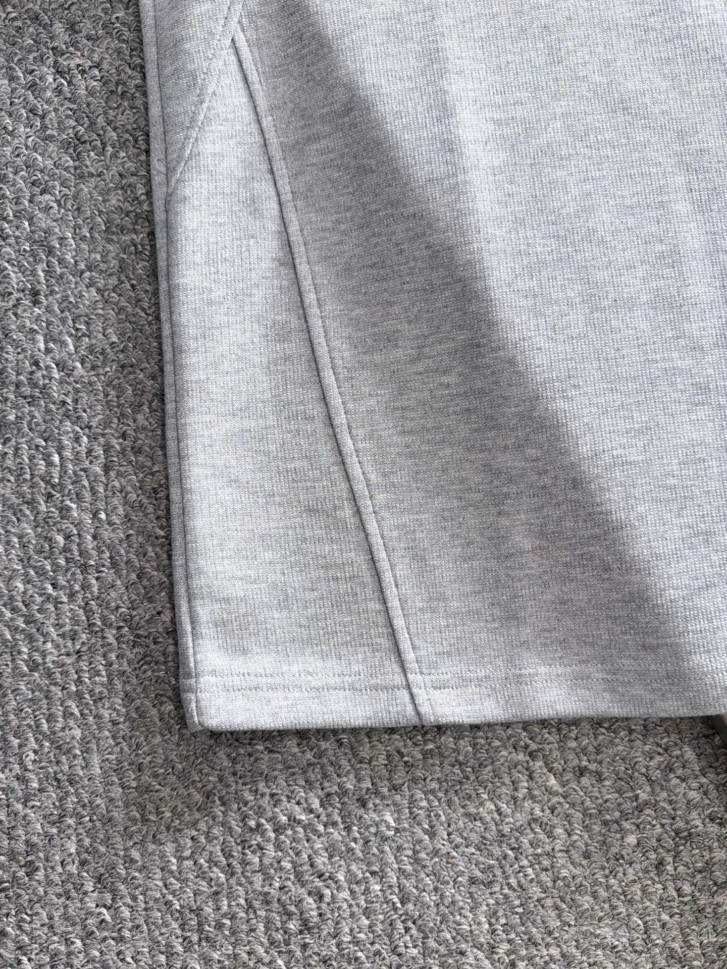 Paris 2026 long-sleeved sweatshirts for men and women, Same Style, many stars, Same Style, top Original version, feel free to compare🆚The fabric is custom-dyed, lightly sprayed and distressed, the fabric, material, and details are consistent with the original, using special cotton and linen fabrics. The cost of the fabric is extremely expensive. It is twice as expensive as pure cotton materials, no expense is spared just to do better. Three standards are complete. The comparison between non-market products and my fabrics is very different, only the top version! Size: M-4XL